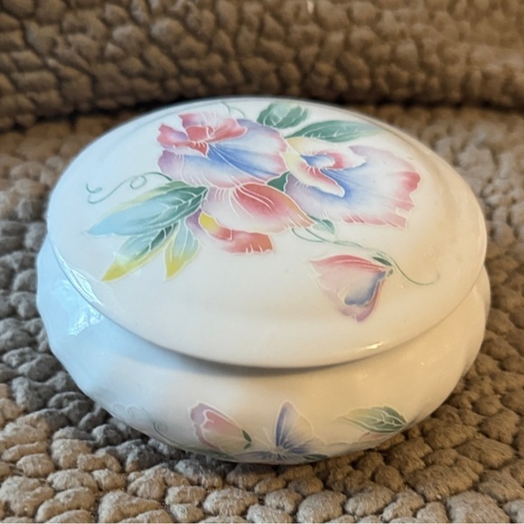 Aynsley Other - 1984 Aynsley Little Sweetheart Trinket Box, Floral Lid, Bone China, 4”, England